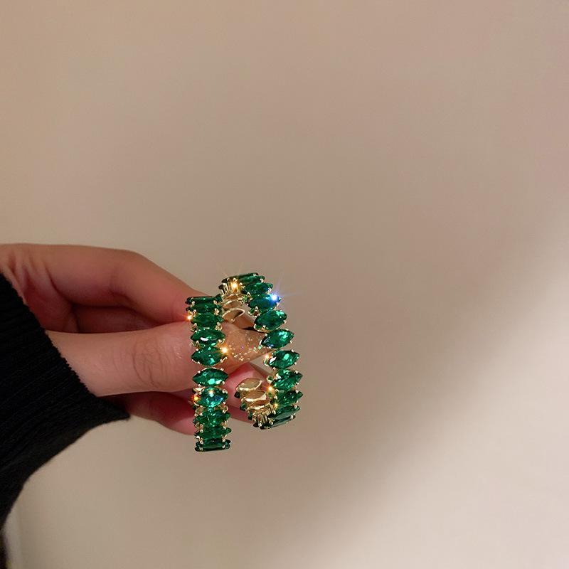 Серьги-пусеты из серебра в форме буквы C с бриллиантовыми цирконами - Геометрический дизайн в стиле легкой роскоши для изысканного, уникального темперамента.