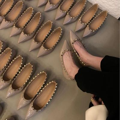 Весенне-осенние туфли-лодочки с заклепками, с острым носком, с открытой союзкой, телесные, универсальные, для работы, женские туфли, обувь больших размеров