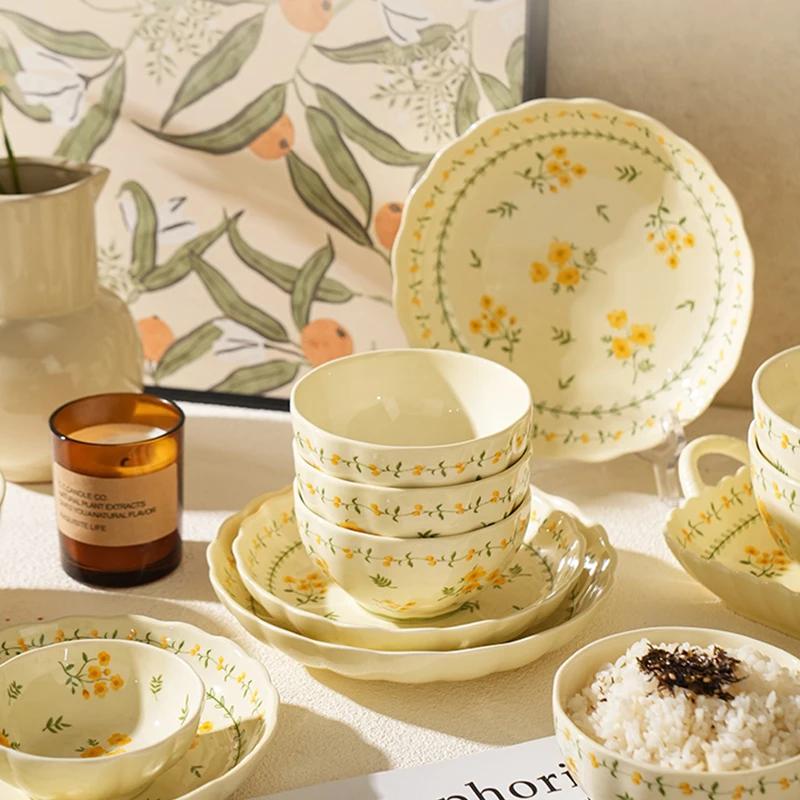 Круглая керамическая тарелка с маленькими цветами для дома, послеобеденного чая, десертов, выпечки, изысканной завтрака, салата, креативной посуды