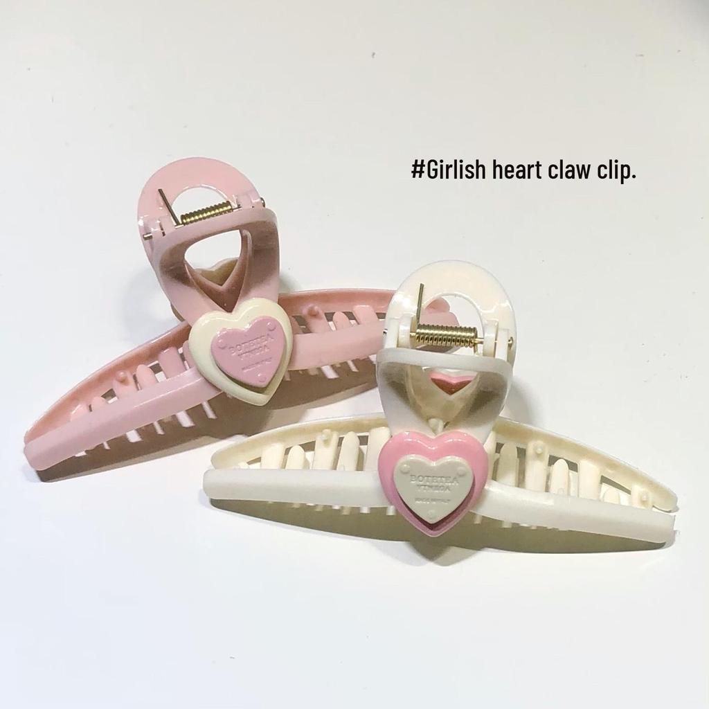 Нежная заколка-сердечко: Кремово-розовый аксессуар для волос в стиле акулы