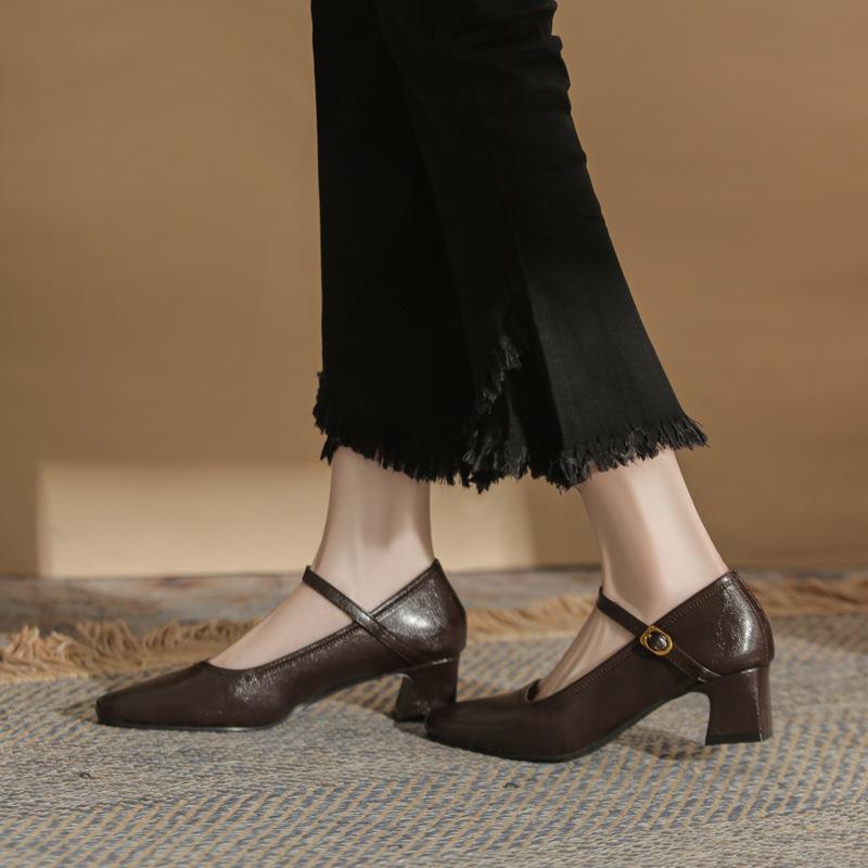 Версия из овчины Французские ретро черные туфли на высоком каблуке 2025 весна слово с офисной работой толстый каблук туфли Мэри Джейн