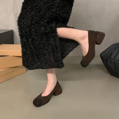 Французский толстый каблук, черный квадратный носок, темперамент, одиночные туфли, женская обувь 2024 года, новые ретро легкие туфли на высоком каблуке для позднего вечера