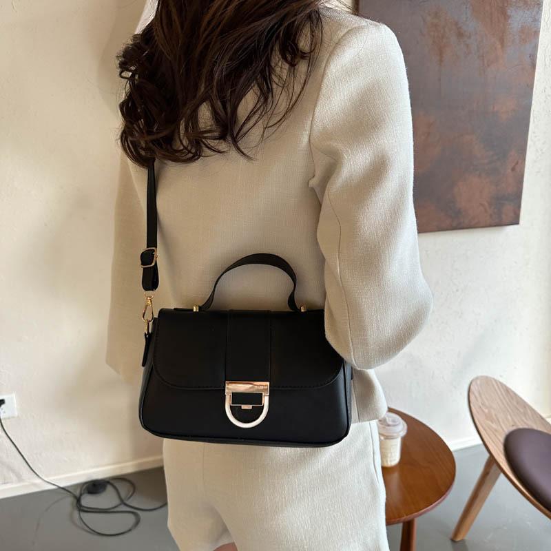 Сумка женская 2024 новая модная популярная портативная маленькая квадратная сумка простая фактура сумка через плечо сумки