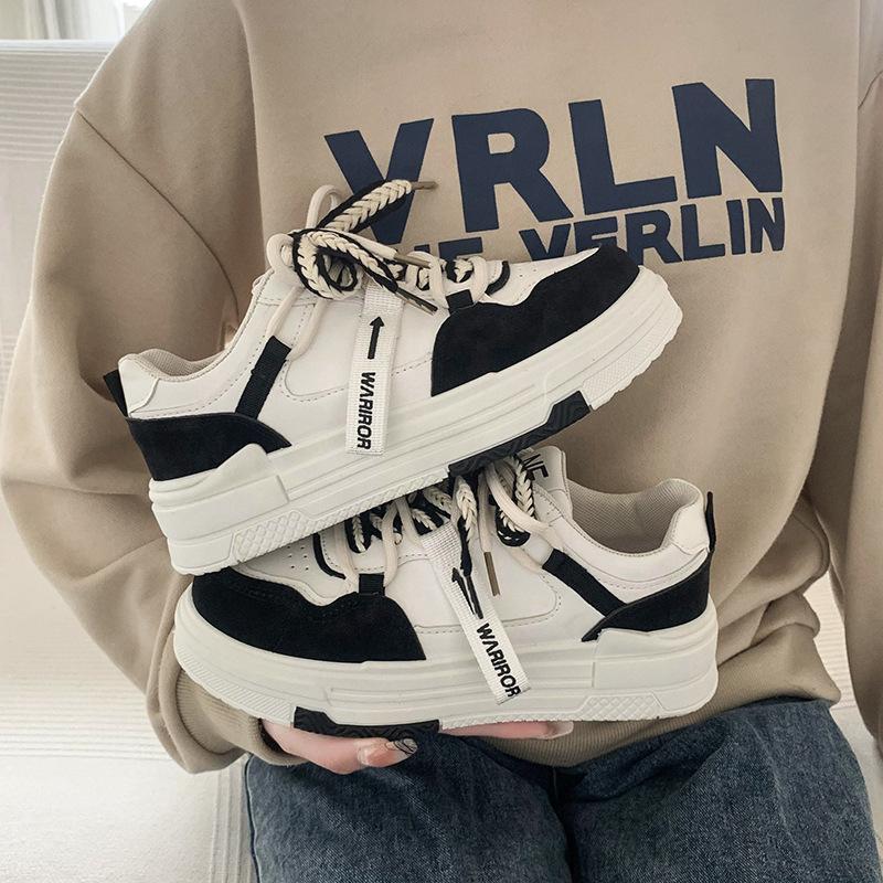 Маленькие весенние и осенние туфли для досок. Женские туфли для отдыха на толстой подошве. Маленькие белые туфли для студентов. Корейская обувь. Туфли на плоской доске. Модная повседневная женская обувь.