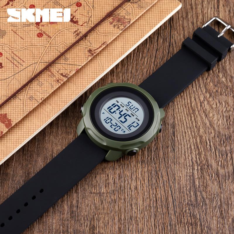 Fashion Outdoor Sports Large Dial Student Watch, Multifunctional Waterproof Men's Electronic Watch