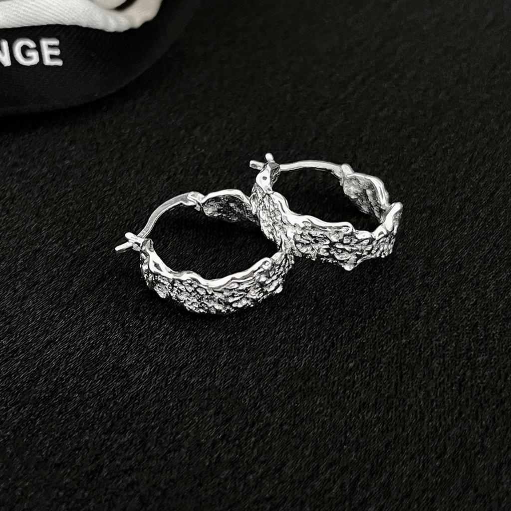 925 серебряные игольчатые серьги необычной формы, нишевый дизайн, высококачественные серьги с узором из фольги, простые осенние новые серьги