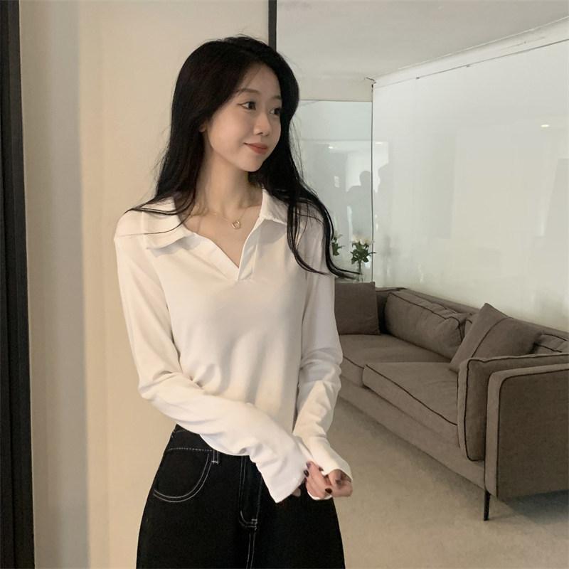 Белая футболка с V-образным вырезом и длинными рукавами женская новая для ранней осени, облегающая, для ношения под низ с коротким низом, студенческий топ, тренд