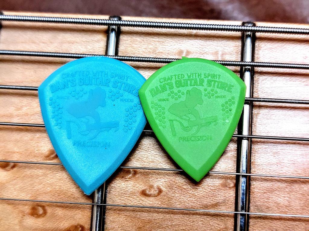 Guitar Store Precision Guitar Pick Mini Этот медиатор с 10 двойными фасками и дополнительным захватом идеально подходит для быстрых песен и скоростной игры, требующей особого внимания.