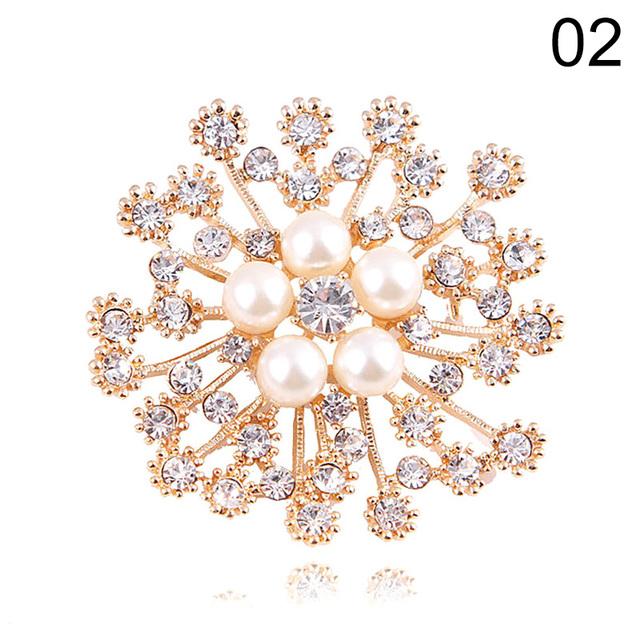 Fashion Jewelry High Quality Gold Color Brooch Pins Crystals Imitation Pearl Flower Brooch Women Wedding Party Accessories