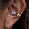 Серьги-клипсы из 18-каратного золота с белыми цирконами, круглые.