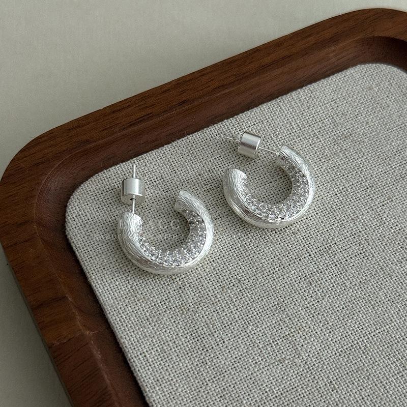 Ancient Craft Niche Light Luxury Cold Wind Earrings Half Circle Diamond Earrings Fashion Advanced Commuter Versatile Earrings Women