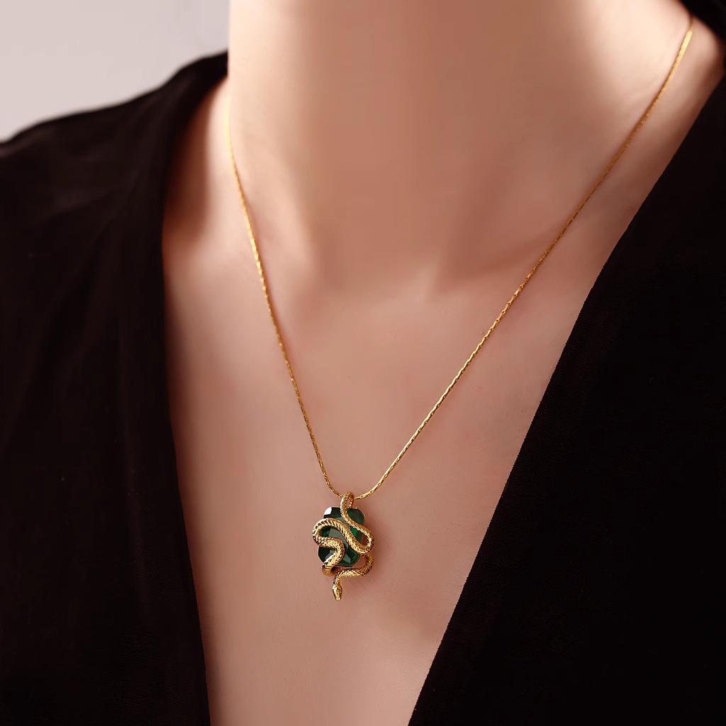 Fashionable and Versatile Snake Bone Chain Retro Magic Style Girl Necklace Pendant with Unique Temperament Inlaid