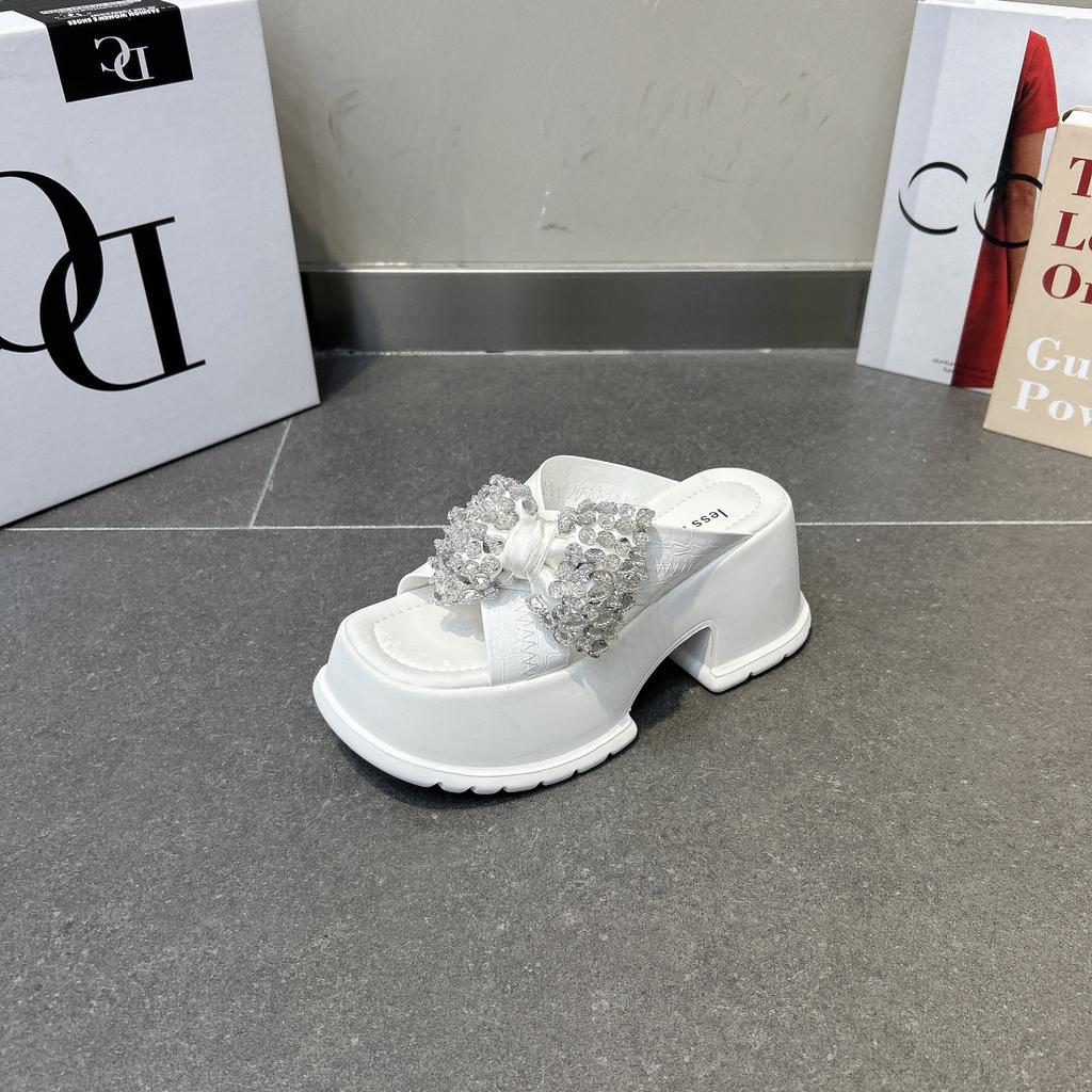 Thick Soled Rhinestone Bow Casual Sandals for Women's Summer Wear 2024 New High-end Fashion Versatile One Word Slippers