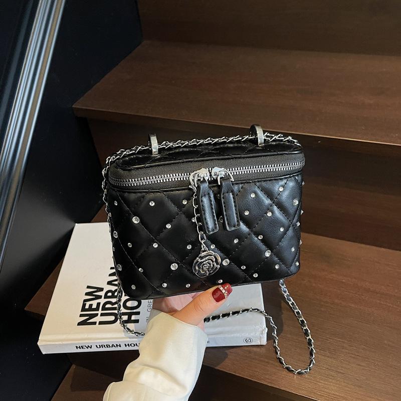 Korean Version of Fashionable Xiaoxiangfeng Diamond Chain Bag Women's Bag 2025 New Simple Small Square Bag Versatile Messenger Box Bag