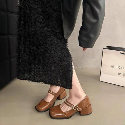 Весна 2024 Женская обувь Женские туфли на высоком каблуке Повседневные Мэри Джейн Белый дизайн с квадратным носком Карьерный и 通勤 Корейский стиль