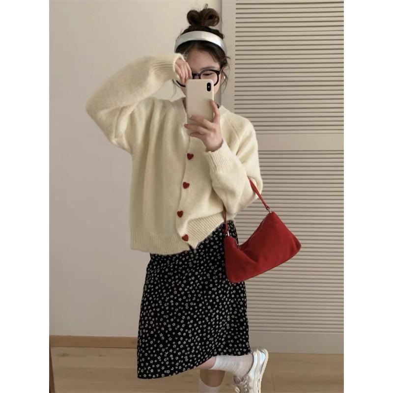 Женский осенне-зимний вязаный кардиган с круглым вырезом и пуговицей Love Button