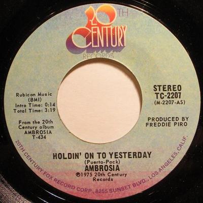 7-дюймовая пластинка AMBROSIA - Holdin' On To Yesterday TC2207 20th Century Re 1975 US Рок Б/У
