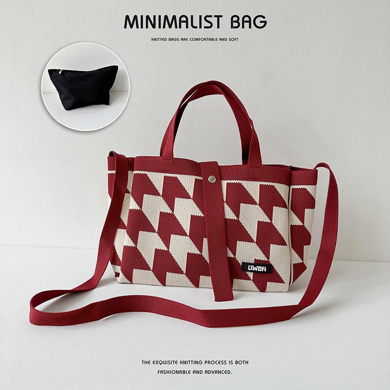 Сумка-мессенджер в черно-белом стиле со стрелкой - большая вместимость для женщин