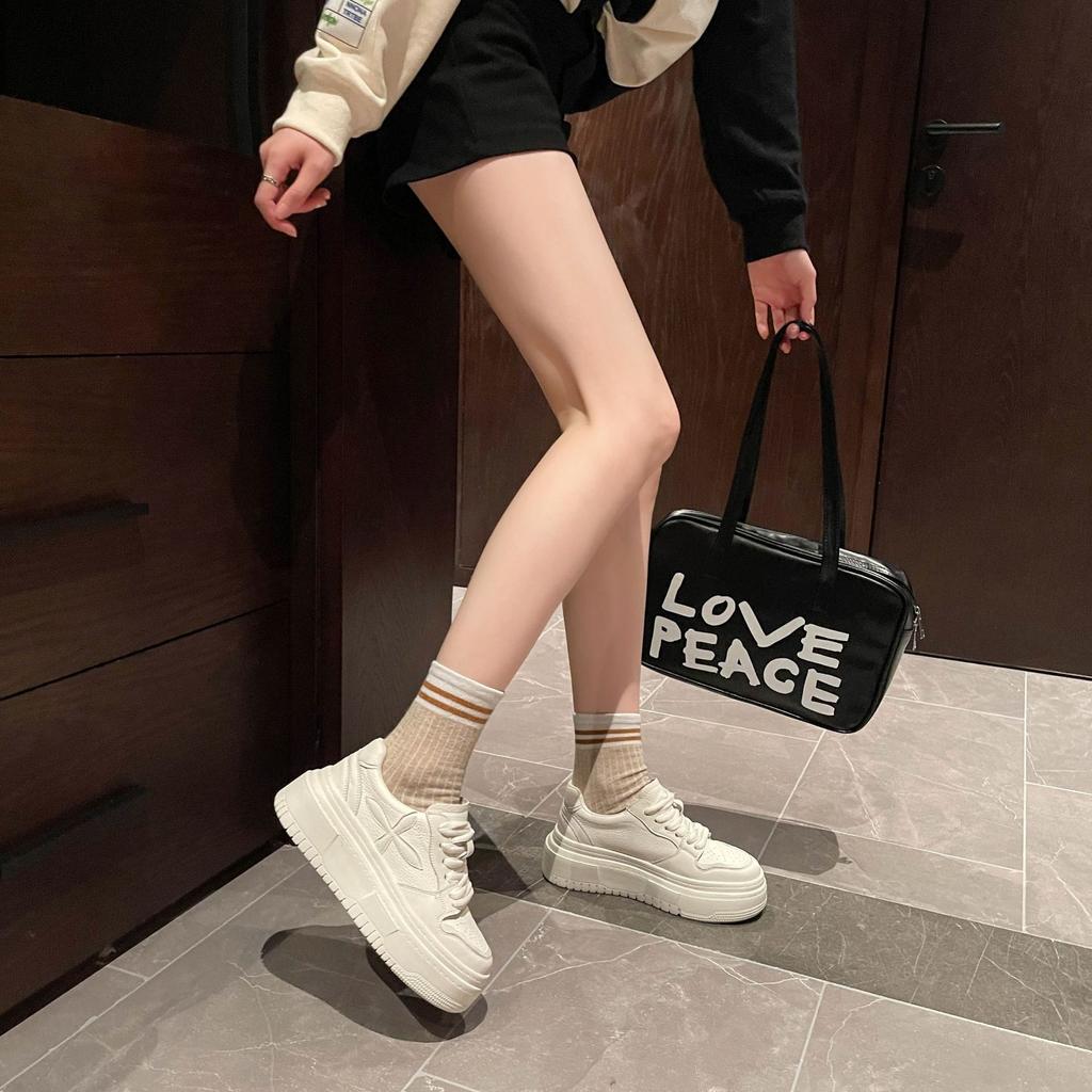 Белые туфли из натуральной кожи. Новые весенние повседневные универсальные туфли на толстой подошве с крестиком и цветами.