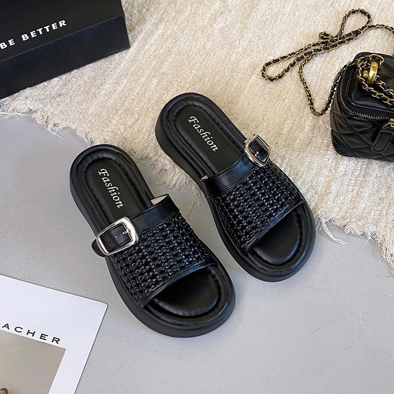 Корейская версия крутых шлепанцев на толстой подошве для женщин, для ношения летом 2025 года, новые феи с юбкой, плетеные шлепанцы с вырезами на одном слове