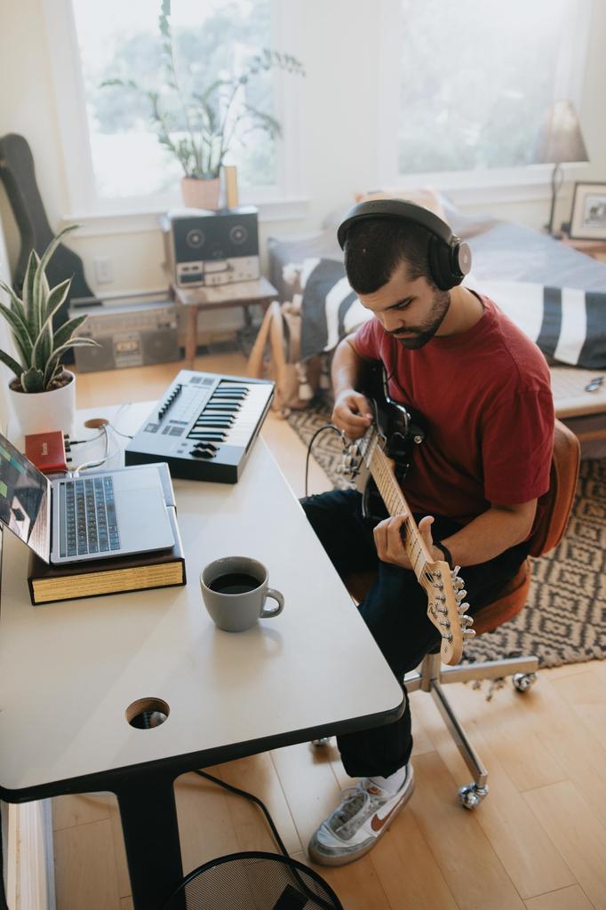 Герметичные мониторные наушники ADAM Audio H200