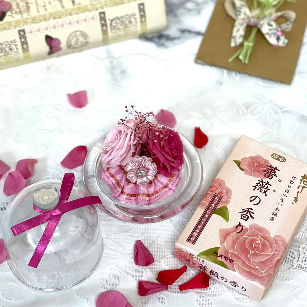 Подарок из стабилизированных цветов NICHIFLRO, Ароматические палочки с ароматом розы, Подарок на День матери, Долговечные цветы, Сделано в Японии, Мини-набор для благовоний под стеклянным куполом (Роза)