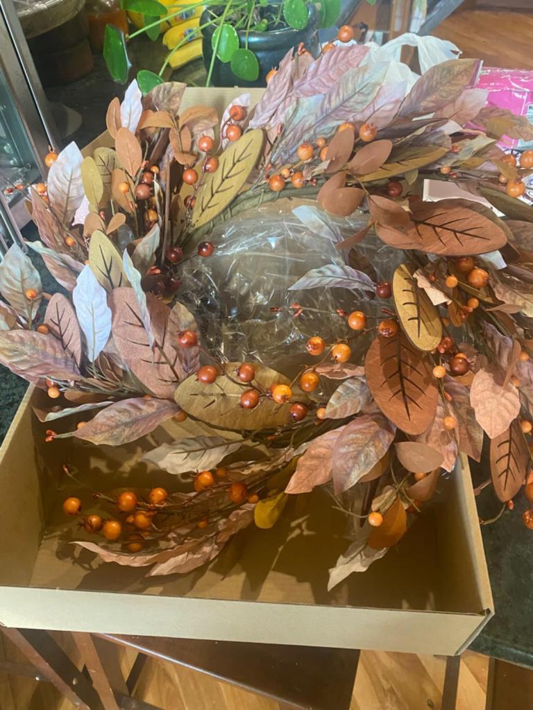 Осенние гирлянды, пояса и маленькие плоды граната подходят для домашних, уличных и фермерских стен.