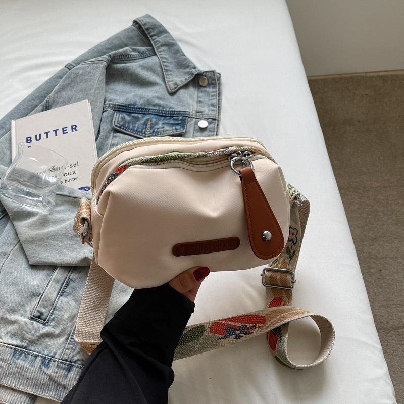 Simple and fashionable shoulder bag, fashionable and large-capacity lightweight casual shell bag 2026 new messenger bag for women