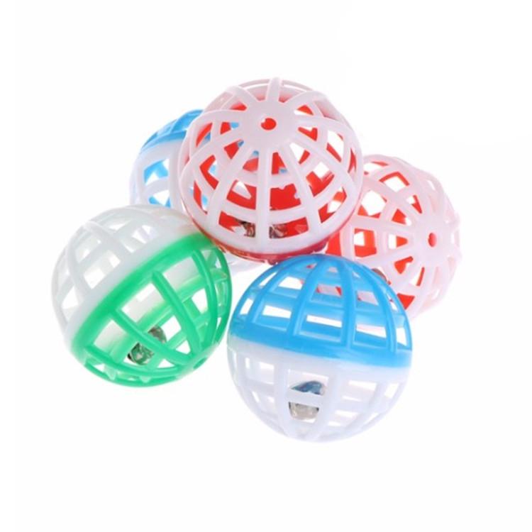 Dual-Color Bell Toy Ball for Hamsters, Chinchillas, Cats, and Dogs - 4CM Round Plastic Design