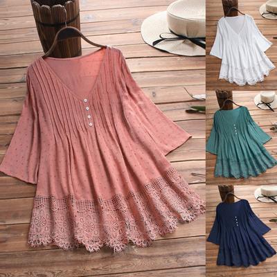 Женская блузка с рукавами три четверти, с нашивками, ажурной отделкой, цветочным кружевом по подолу, декорированная пуговицами