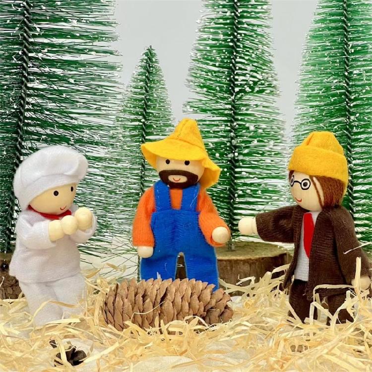 9 Character Wooden Articulated Toy People Promoting Imagination and Family Bonding