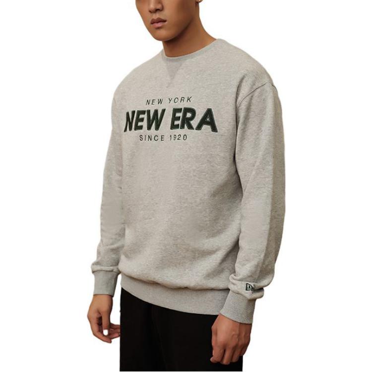New Era Свитшот унисекс с минималистичным вышитым логотипом FW23, круглый вырез, цвет серо-каменный 14112307