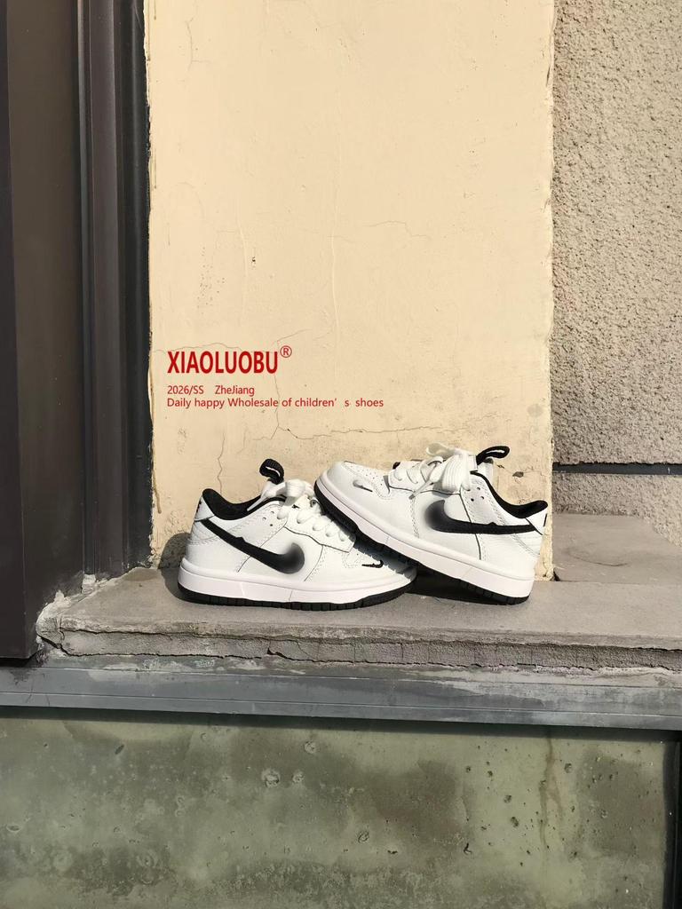 Белые спортивные туфли для детей, весна 2026: Модные, Повседневные, Универсальные Кроссовки для Мальчиков, Девочек и Совместного Ношения Родителями и Детьми.