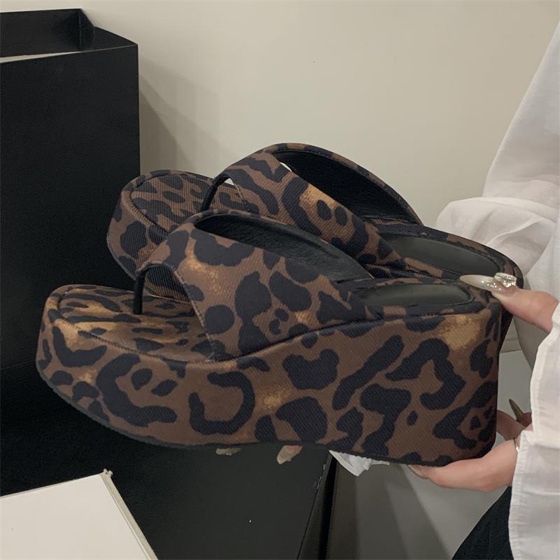 Fashion Eilyken New Fashion Clip Toe Leopard Print Platform Wedge Woman Slippers Summer Chunky High Heels FLIP FLOPS Shoes