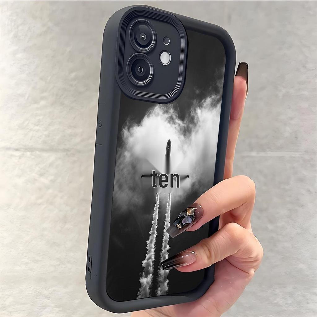 Черный кейс с желобками для iPhone 14/15/16/17 Pro Max