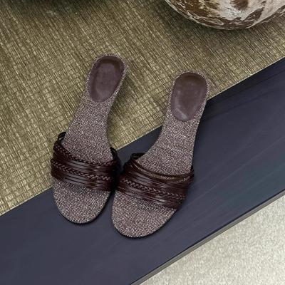 Мода 2025 Новые летние женские шлепанцы с круглым носком, ремешками-упаковкой, тонкими каблуками и низкими каблуками, модные вечерние шлепанцы