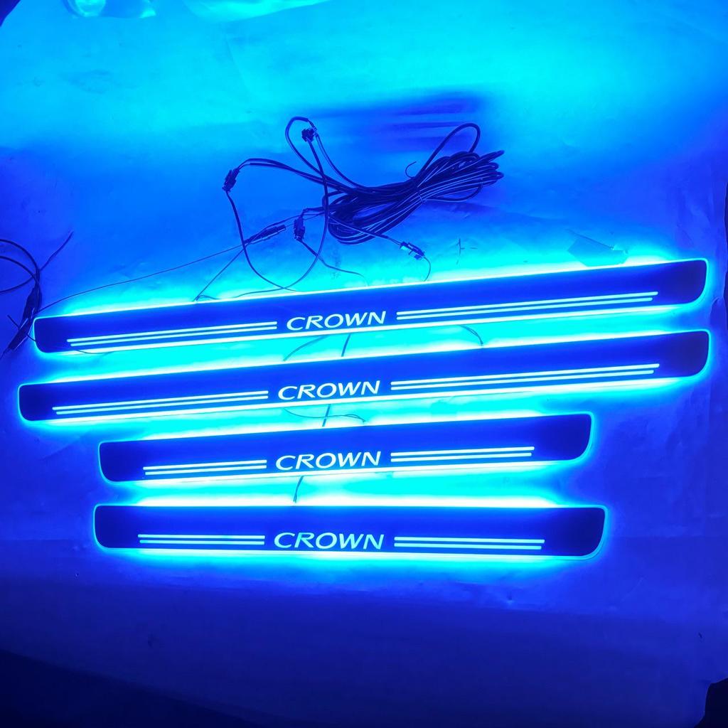 Светодиодные приветственные накладки на педали Crown 210/200/180/220: Комплект из 4 динамических накладок на пороги с бегущей подсветкой