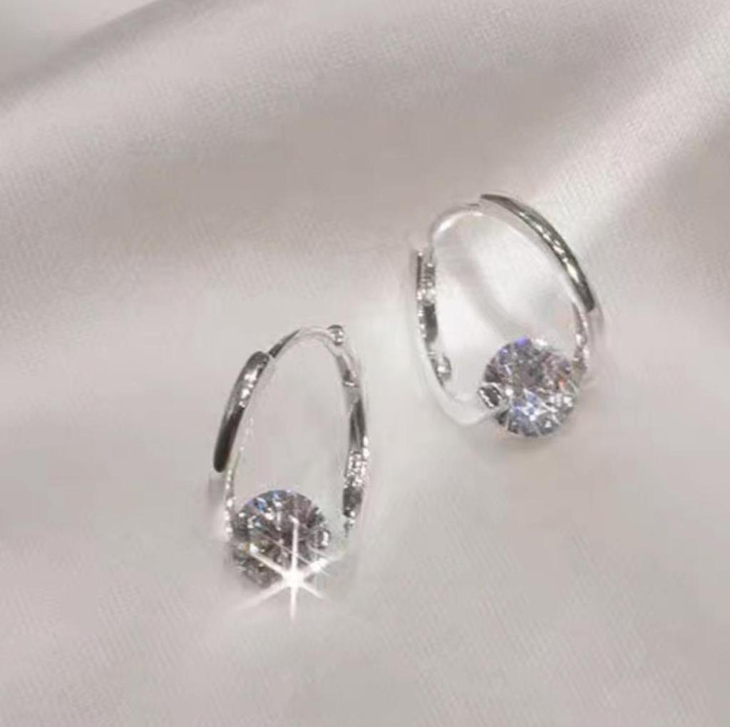 Серьги с микроинкрустацией из корейского геометрического циркония: Универсальные, элегантные, женские застежки-пряжки для ушей