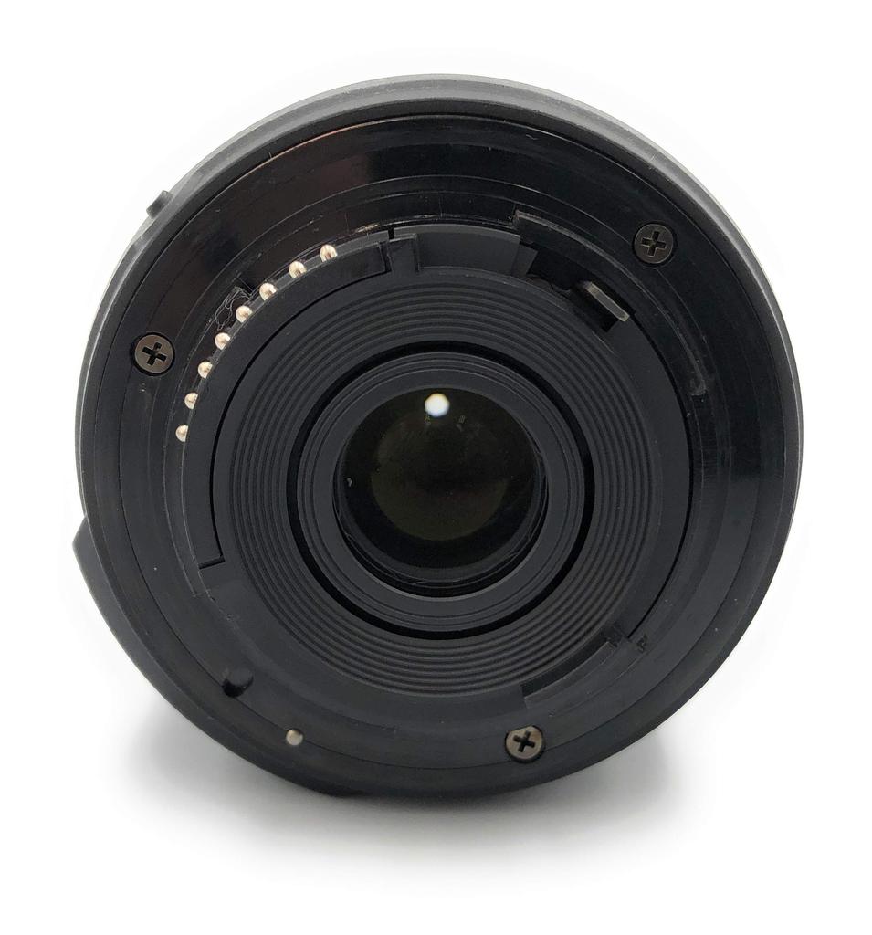 Стандартный зум-объектив Nikon DX NIKKOR VR II только для формата Nikon DX AF-S 18-55mm f/3.5-5.6G