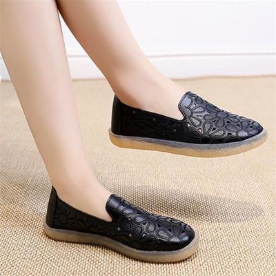 Дышащие туфли-лодочки для медсестер, женские, нескользящие, летние 2025, новые, с полым верхом, мягкой подошвой из говяжьей кожи, для улицы, обувь для мамы