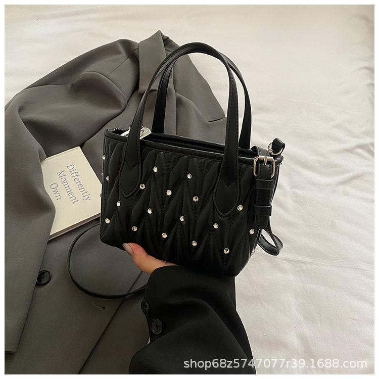 Xiaoxiangfeng Rhombus Portable Small Bag Women's 2025 New Summer Fashion Shoulder Bag Versatile Messenger Bag Bucket Bag
