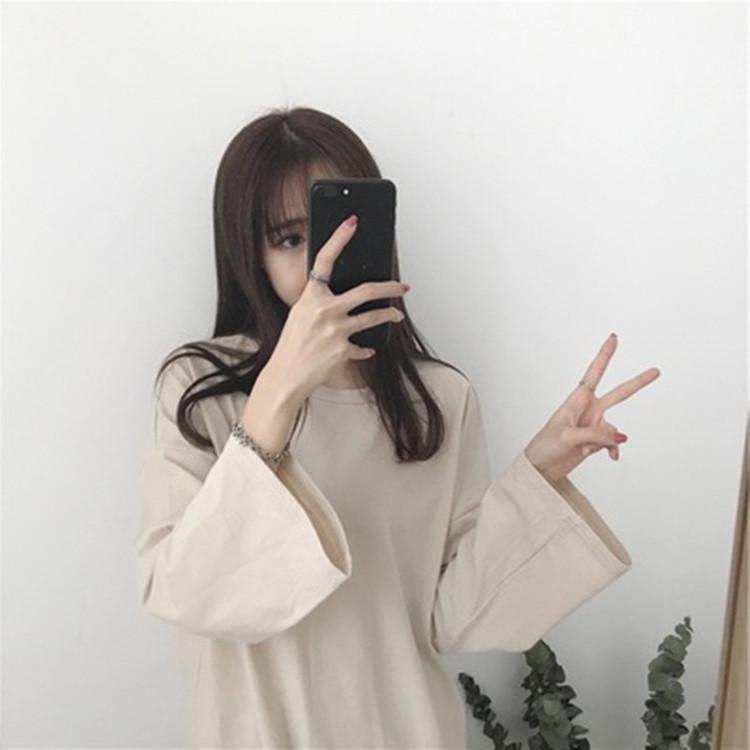 Однотонная футболка с длинным рукавом женская осенняя корейская свободная универсальная облегающая базовый слой студенческий топ