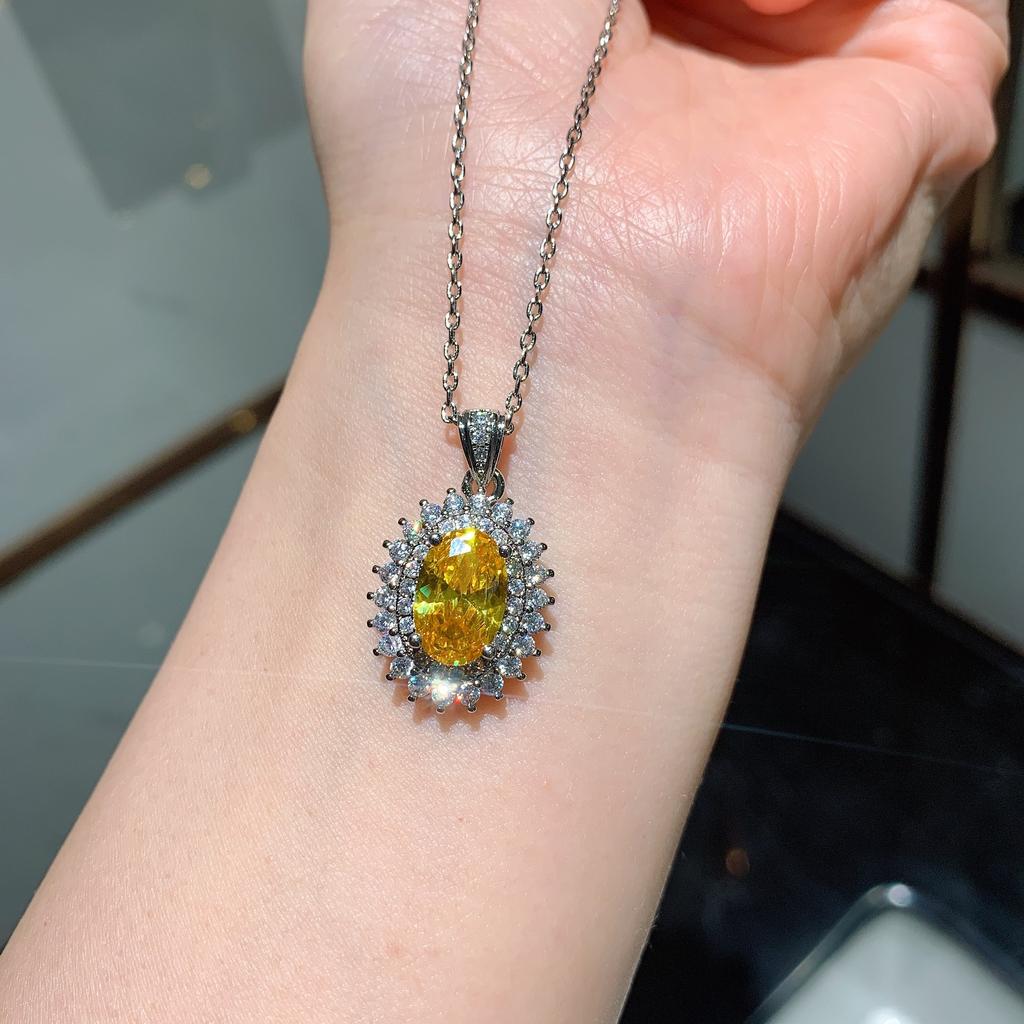 Simulation jewelry set, yellow diamond pendant, collarbone chain, new European and American retro yellow diamond ring.