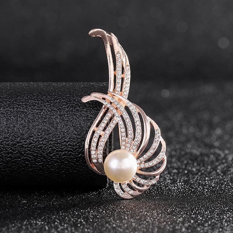 High-end Water Brooch for Women's Cardigan, Elegant Corsage, Marquise Pearl Anti-exposure Pin