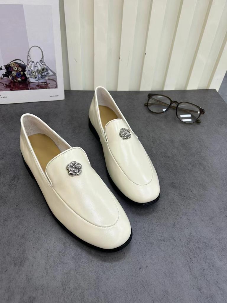 Модные лоферы на плоской подошве для повседневных прогулок. Внешняя и внутренняя часть из овчины, внутри удобная, мягкая, модная, цветочный декор.