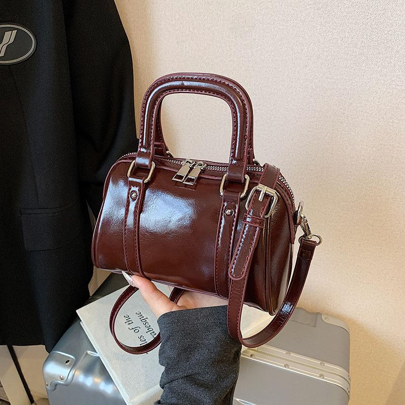 Весна и лето супер горячая маленькая сумка женская 2025 новая мода универсальная сумка-мессенджер популярная портативная сумка Бостон