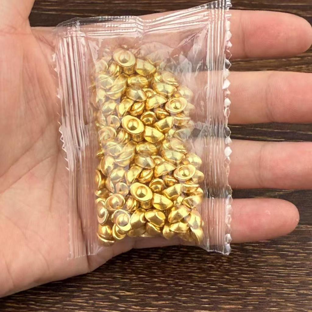 Золотой брелок в виде воздушного шара и гамбургера из сплава с семенами дыни и слитком песочного золота