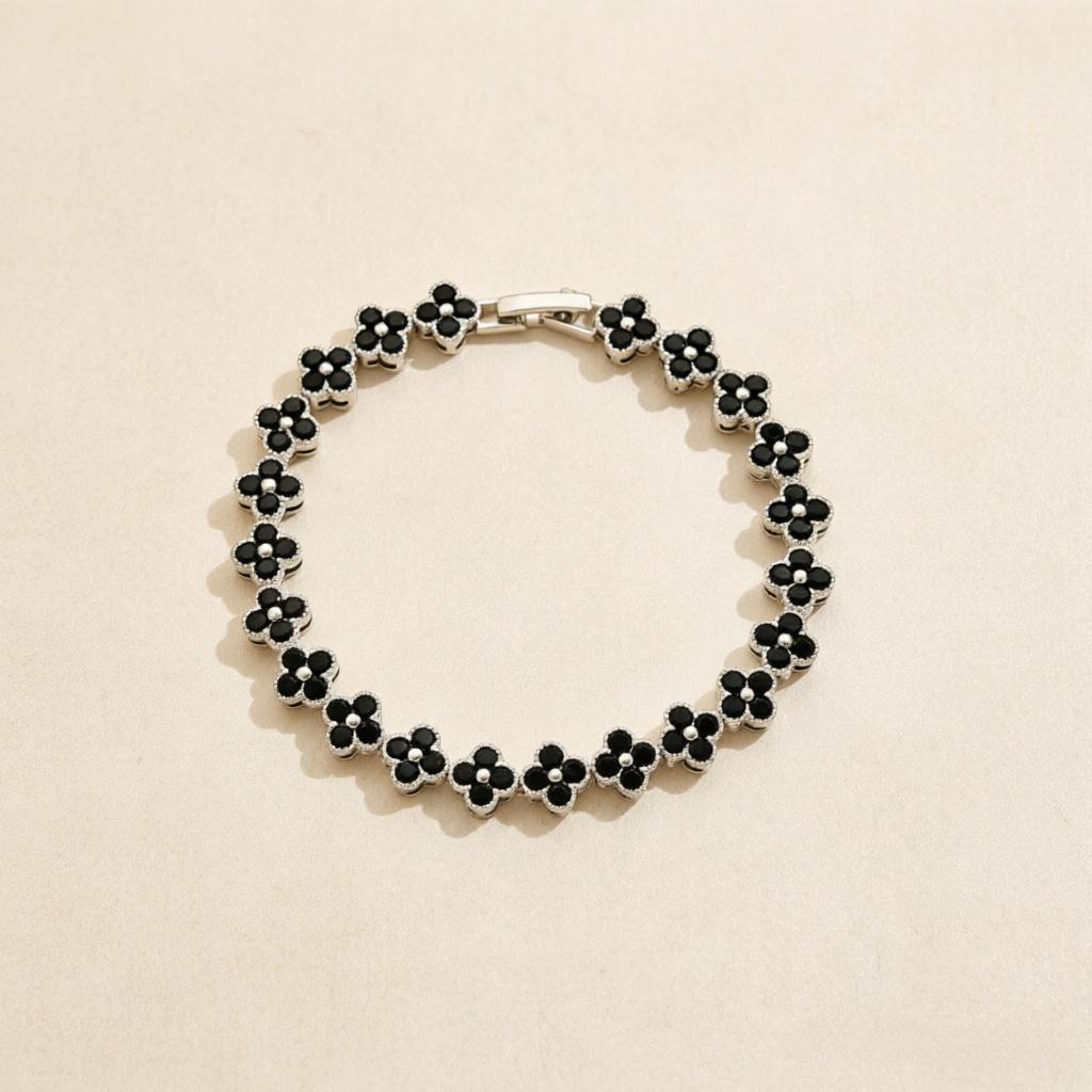Full-diamond four-leaf clover bracelet - fashionable, luxurious, pull-out style accessory, versatile and colorful zirconium stone wristband