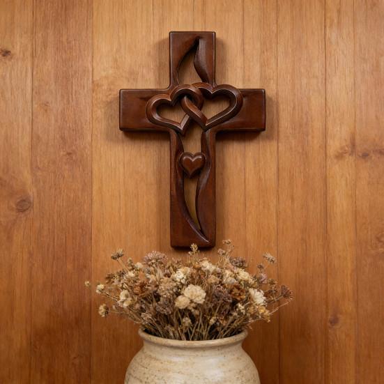 Деревянное настенное украшение «Переплетенные сердца» Ручная резьба Двойные сердца Настенная скульптура Украшение для дома Гостиная Настенное подвесное украшение Христианский религиозный орнамент