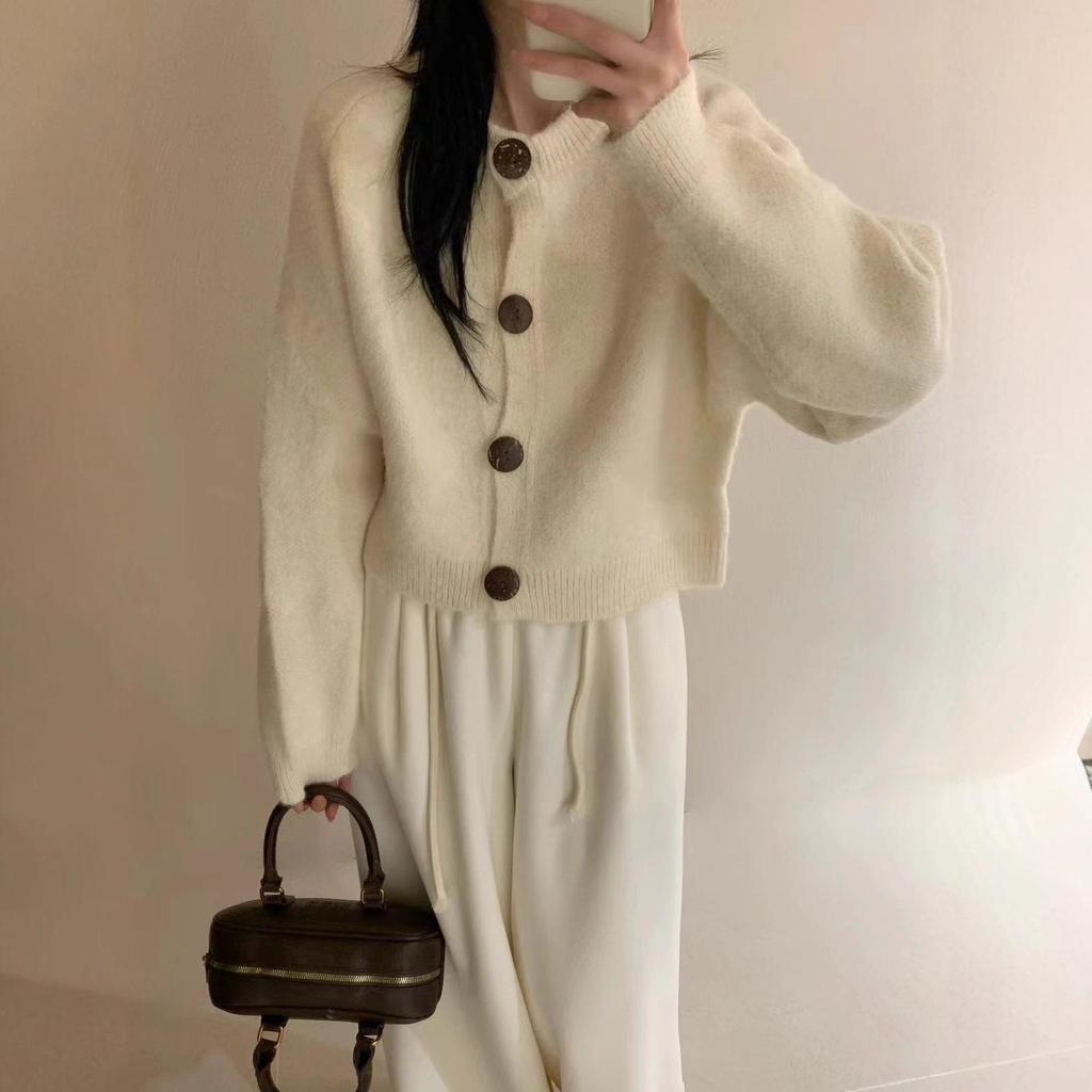 Новый осенний свободный и универсальный кардиган с крупными пуговицами, представляющий собой непринужденное и мягкое легкое пальто для женщин